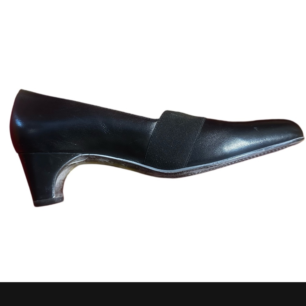 Vintage 90s Trotters black leather pump with a unique heel size 7 loafer style‎